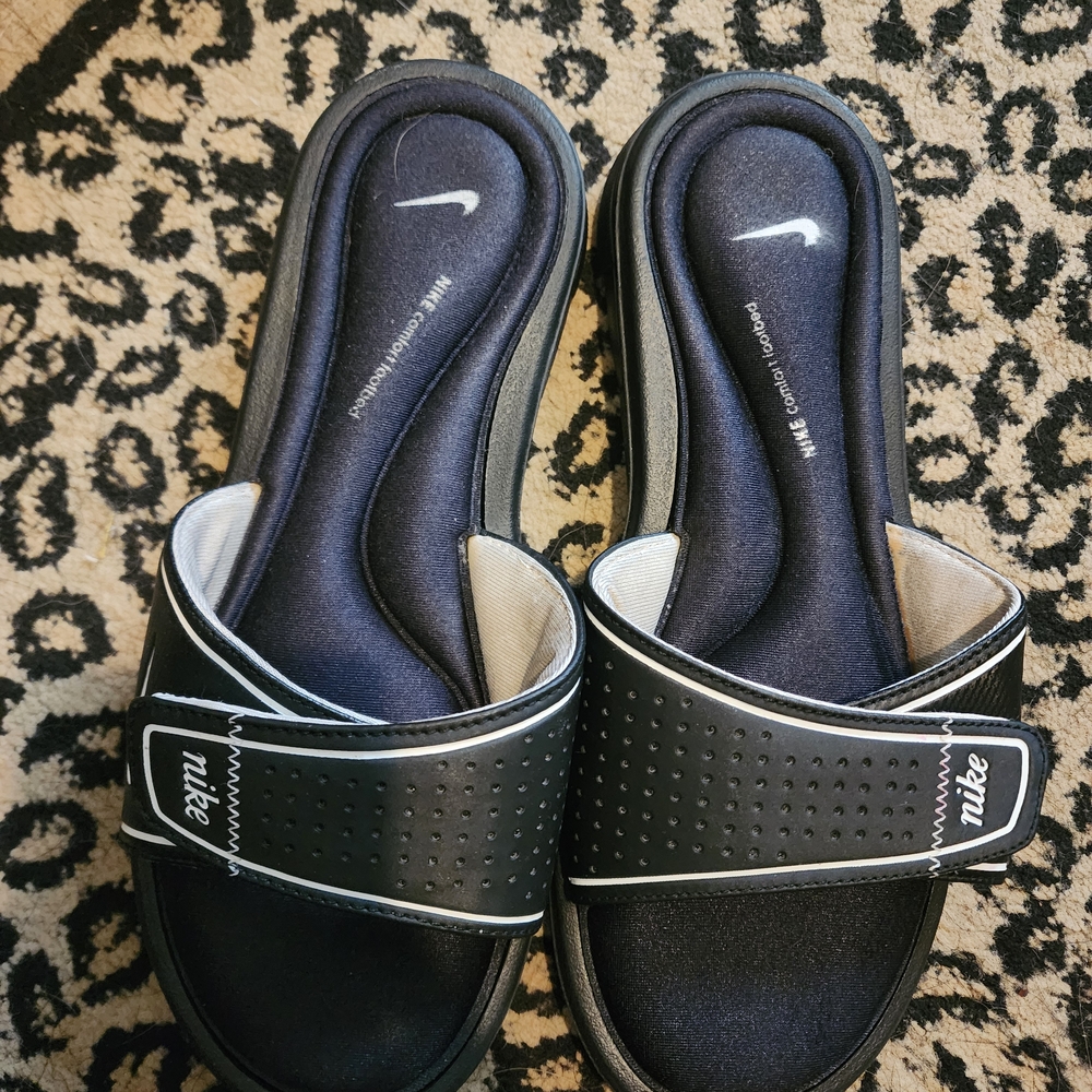 Nike Women's Black Comfort Sandals